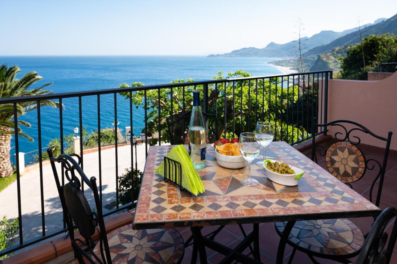 Casa Belvedere SantʼAlessio Siculo Eksteriør bilde